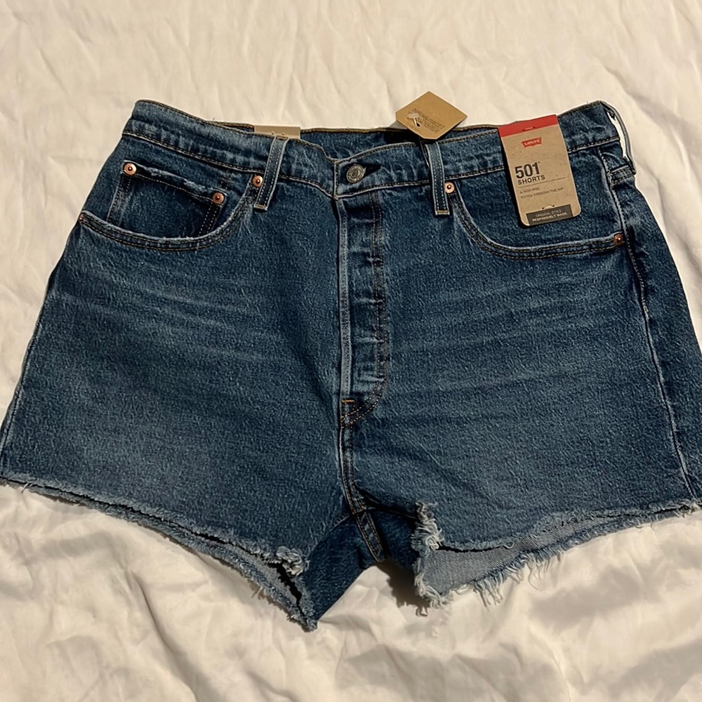 Levi’s Woman’s 501 cotton high-rise denim short. Size 34, color Salda Mood.